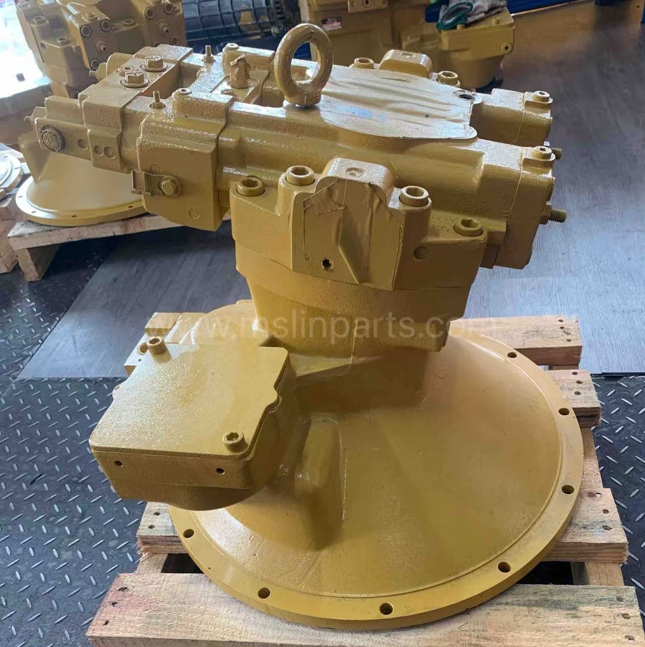 Aftermarket A8VO200 hydraulic pump compatible with Caterpillar 330C 2160038